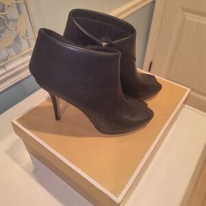 Michael Kors New Black Leather Heels